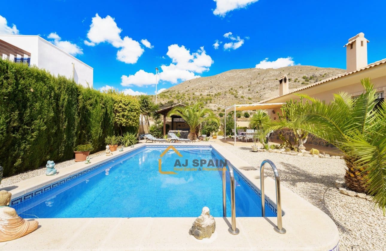 3 bedroom Villa for sale in Fortuna with pool - € 289,000 (Ref: 10089977)