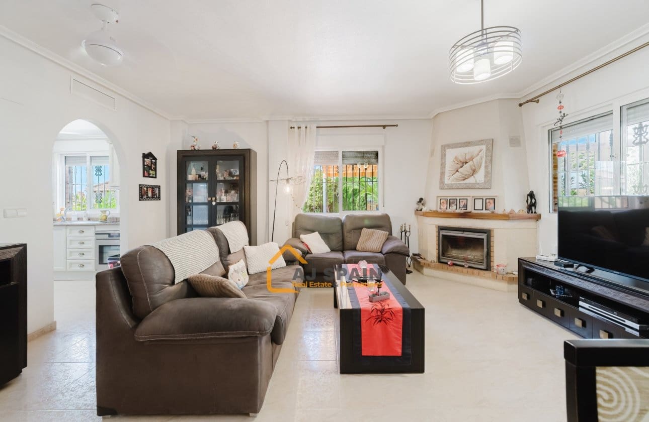 3 bedroom Villa for sale in Fortuna with pool - € 289,000 (Ref: 10089977)
