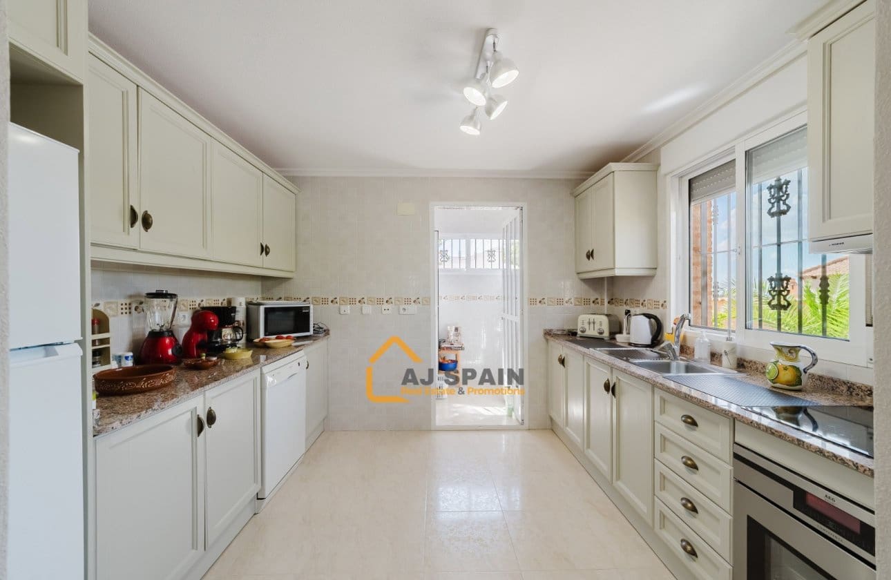 3 bedroom Villa for sale in Fortuna with pool - € 289,000 (Ref: 10089977)