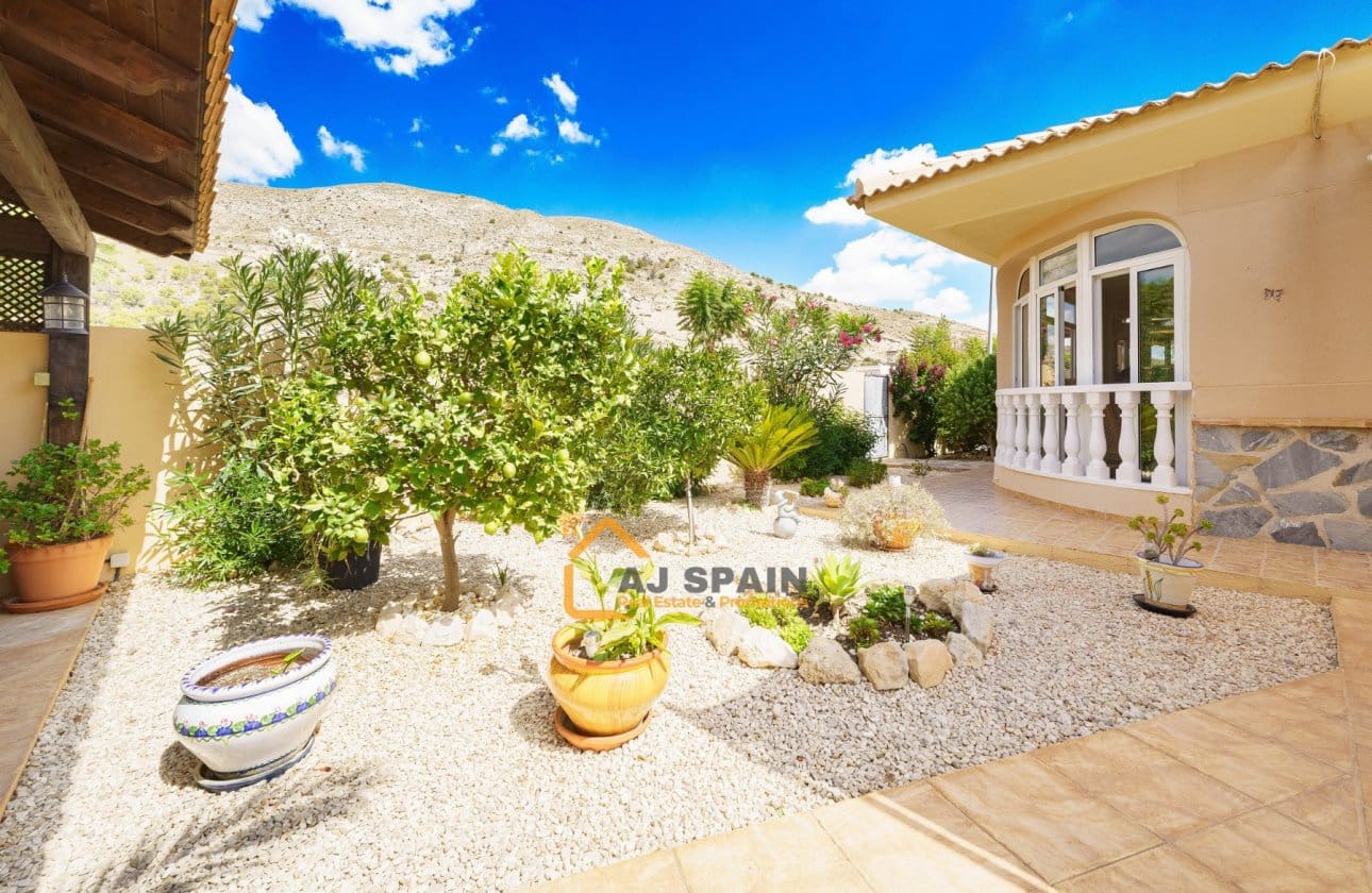 3 bedroom Villa for sale in Fortuna with pool - € 289,000 (Ref: 10089977)