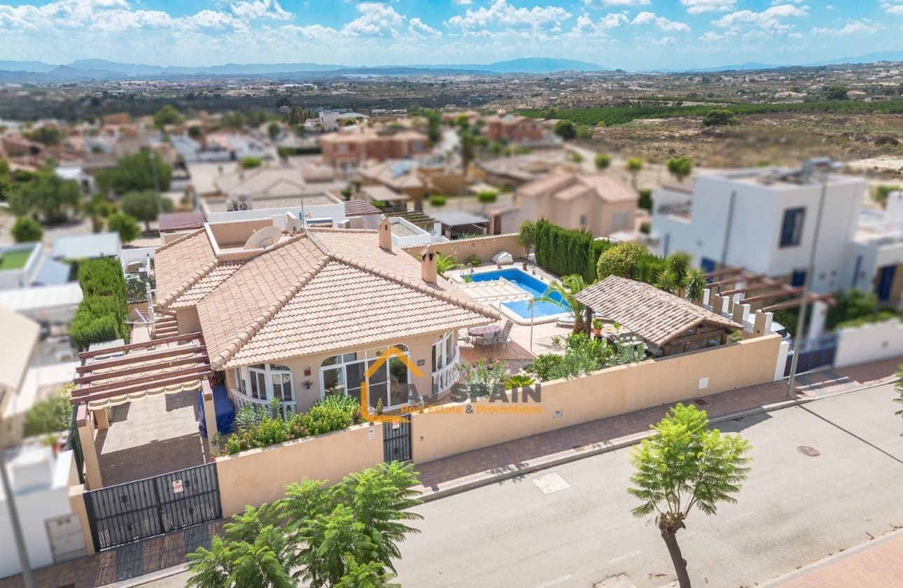 3 bedroom Villa for sale in Fortuna with pool - € 289,000 (Ref: 10089977)