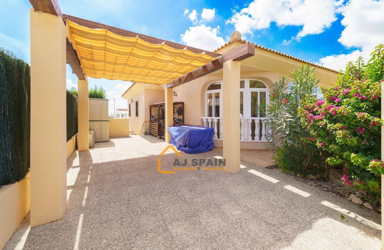 3 bedroom Villa for sale in Fortuna with pool - € 289,000 (Ref: 10089977)