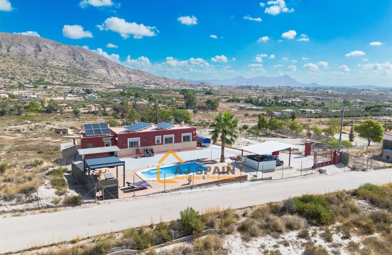 4 bedroom Finca/Country House for sale in Fortuna with pool garage - € 329,000 (Ref: 10089978)