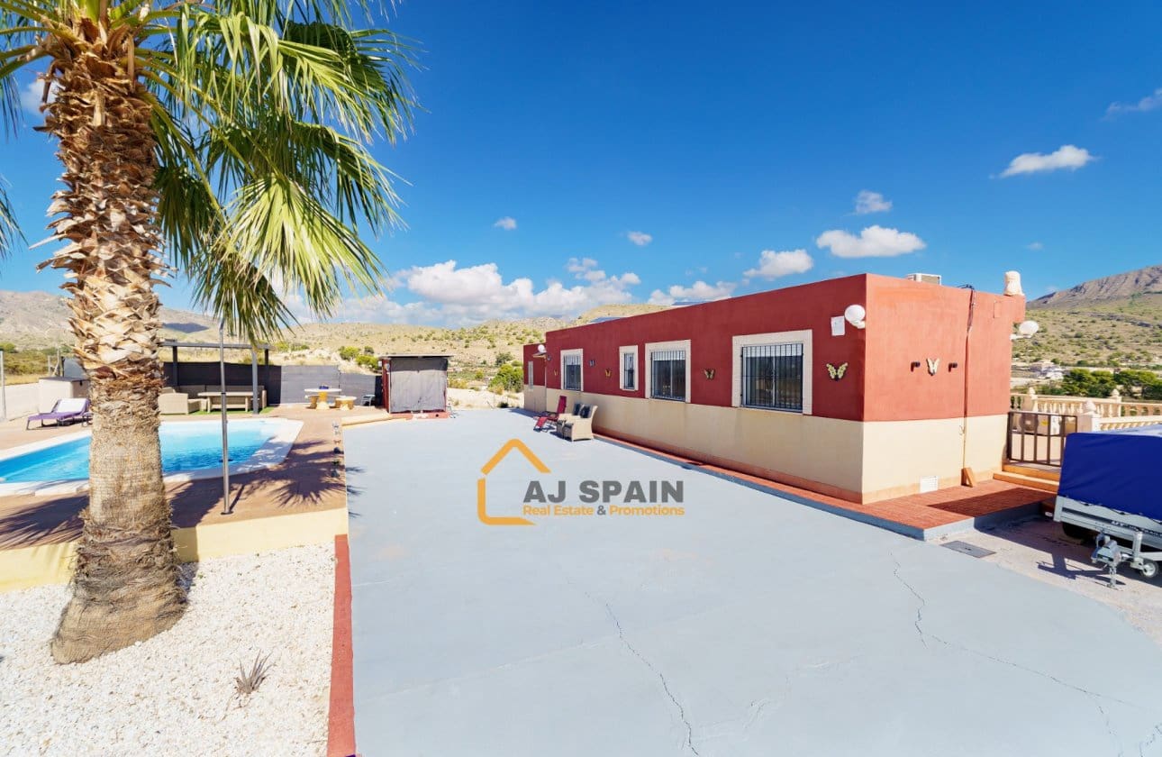 4 bedroom Finca/Country House for sale in Fortuna with pool garage - € 329,000 (Ref: 10089978)