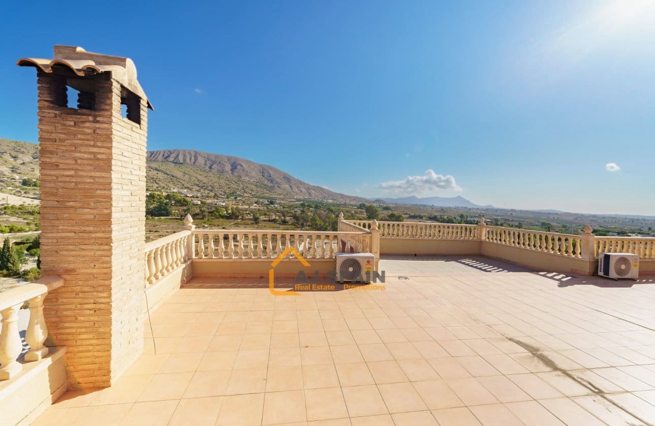 4 bedroom Finca/Country House for sale in Fortuna with pool garage - € 329,000 (Ref: 10089978)