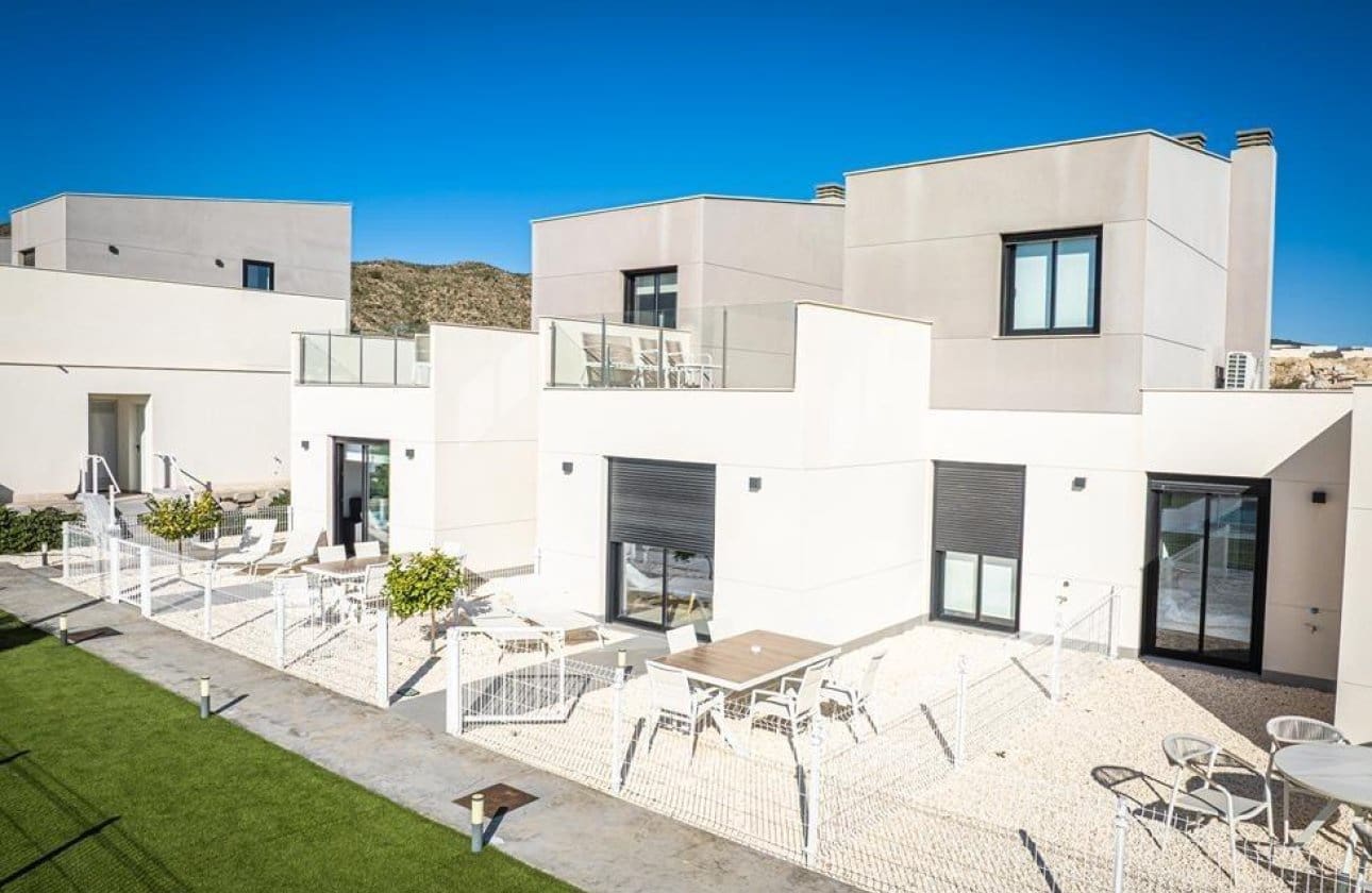 3 sovrum Semi-fristående Villa till salu i Banos y Mendigo med pool - 315 500 € (Ref: 10100897)
