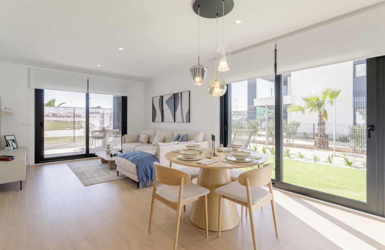Apartamento de 2 habitaciones en Torrevieja en venta con piscina - 330.000 € (Ref: 10100899)