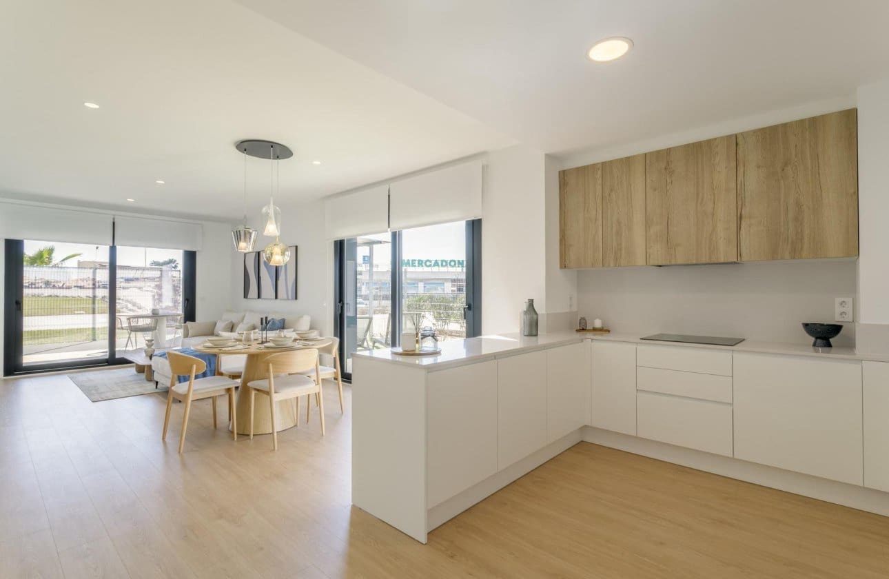 Apartamento de 2 habitaciones en Torrevieja en venta con piscina - 330.000 € (Ref: 10100899)