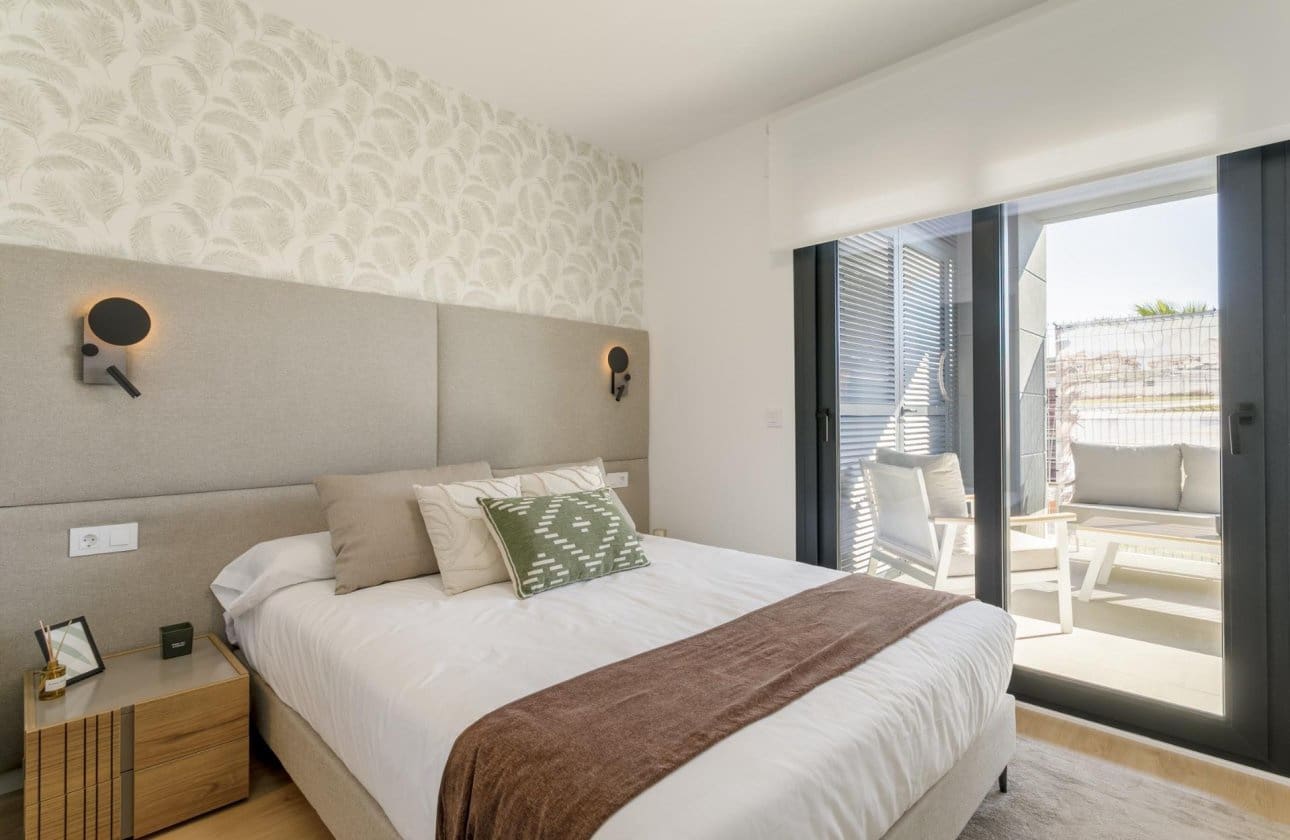 Apartamento de 2 habitaciones en Torrevieja en venta con piscina - 330.000 € (Ref: 10100899)