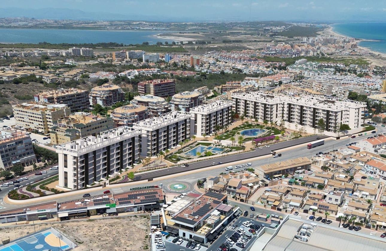 Apartamento de 2 habitaciones en Torrevieja en venta con piscina - 330.000 € (Ref: 10100899)