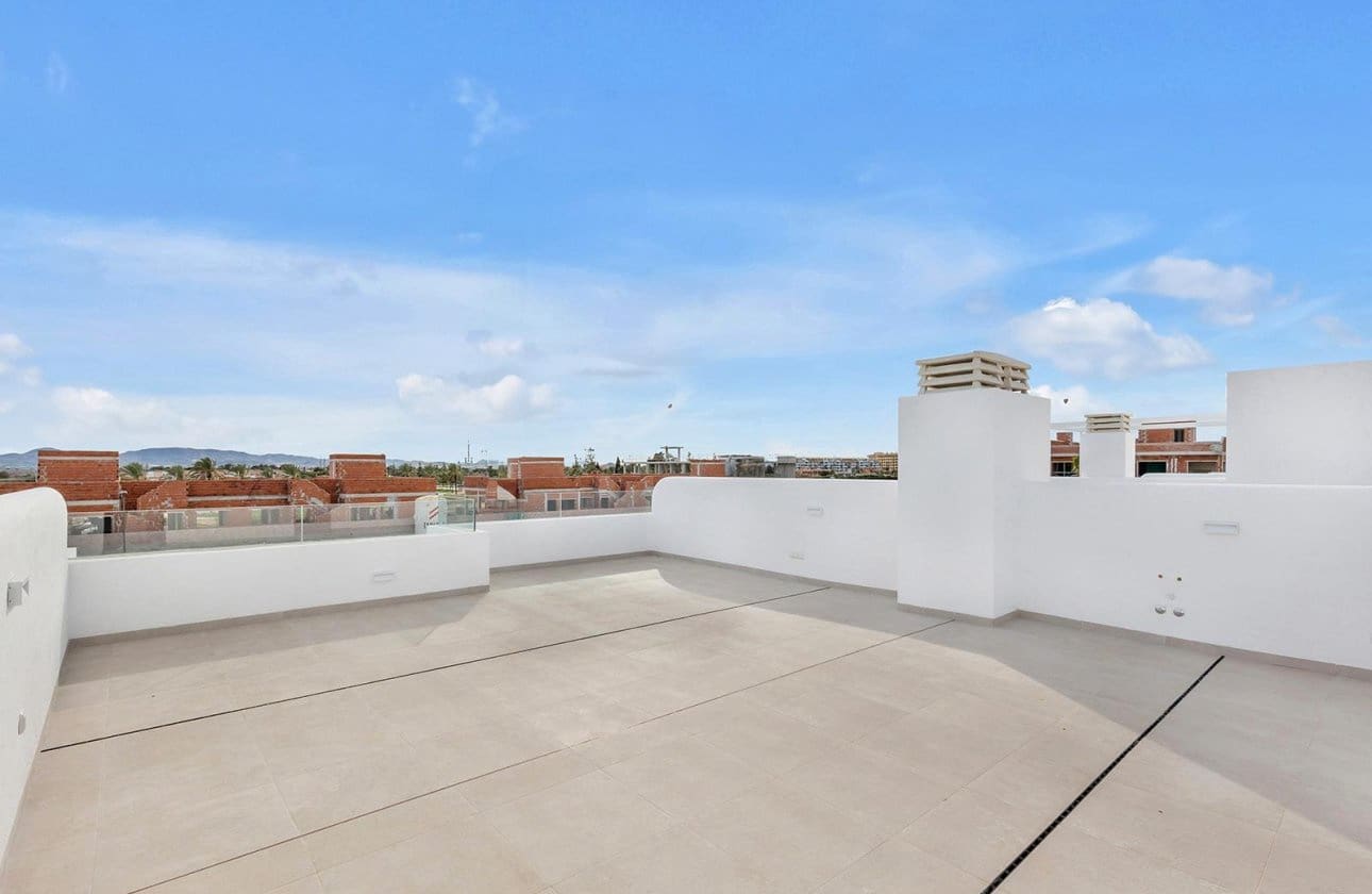 2 soveværelse Lejlighed til salg i Los Alcazares med swimmingpool garage - € 399.900 (Ref: 10100931)