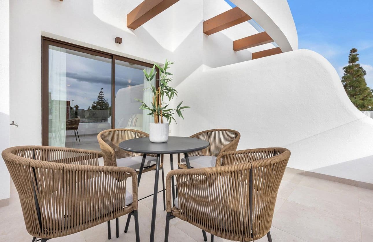 2 soveværelse Lejlighed til salg i Los Alcazares med swimmingpool garage - € 399.900 (Ref: 10100931)