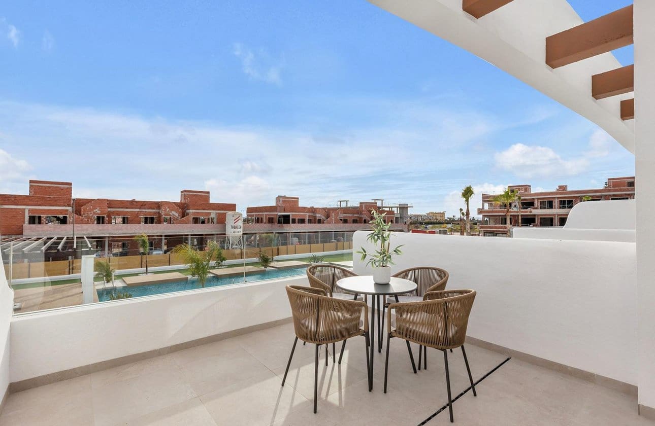 2 soveværelse Lejlighed til salg i Los Alcazares med swimmingpool garage - € 399.900 (Ref: 10100931)