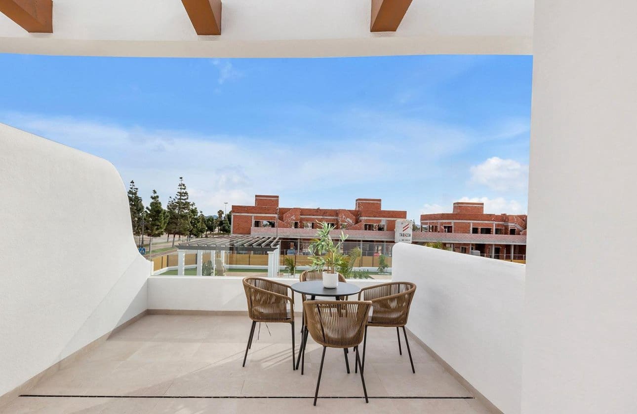 2 soveværelse Lejlighed til salg i Los Alcazares med swimmingpool garage - € 399.900 (Ref: 10100931)