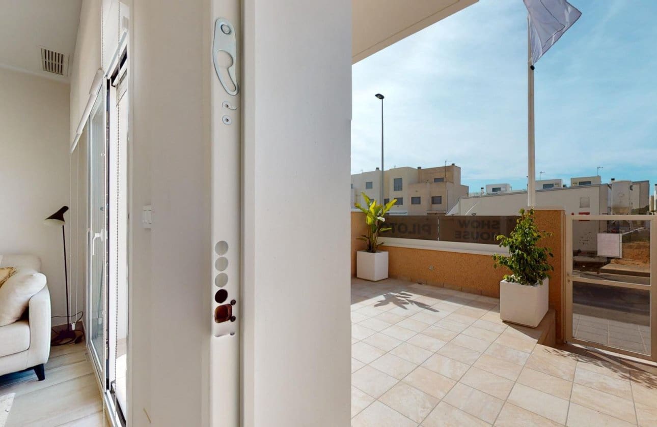 3 slaapkamer Villa te koop in Pilar de la Horadada met zwembad garage - € 379.900 (Ref: 10100982)