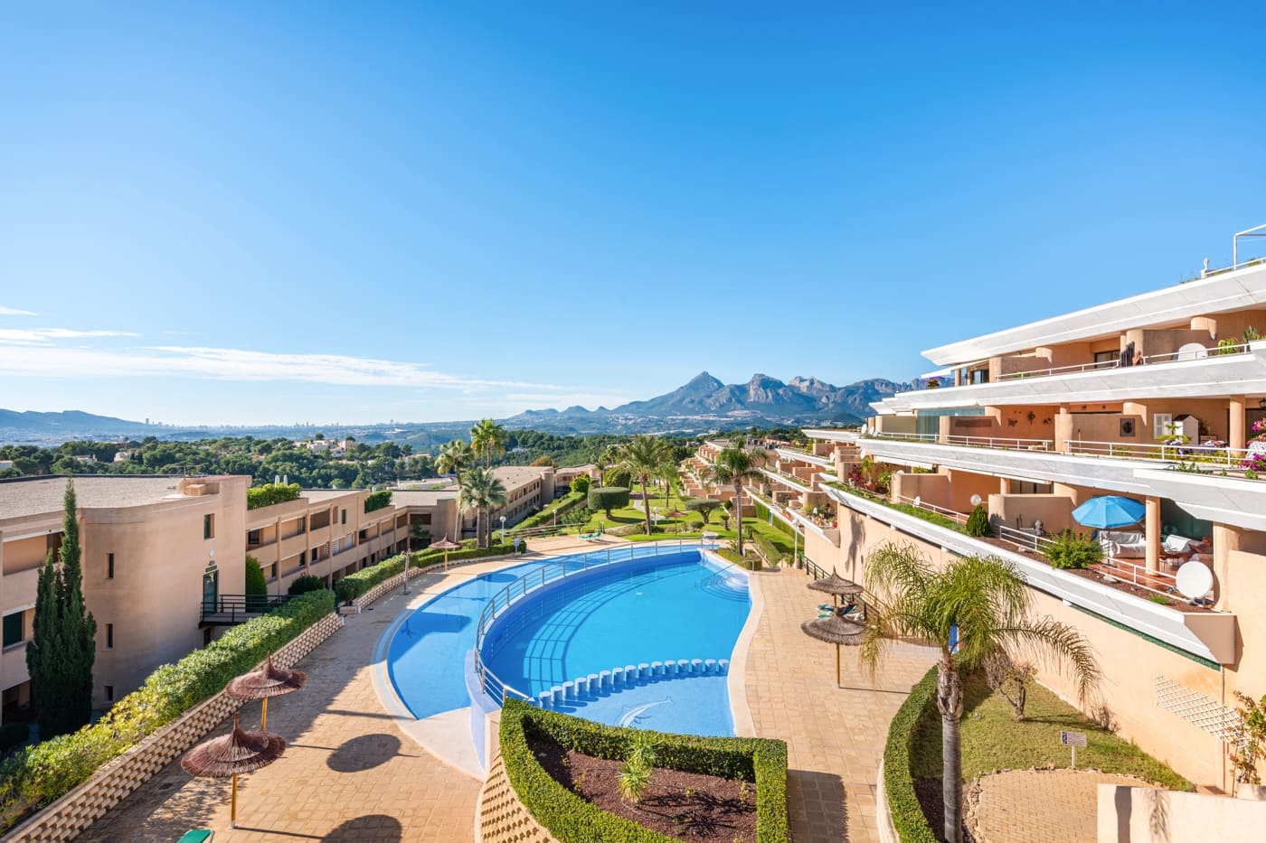 2 bedroom Apartment for sale in Altea with pool garage - € 340,000 (Ref: 9419295)