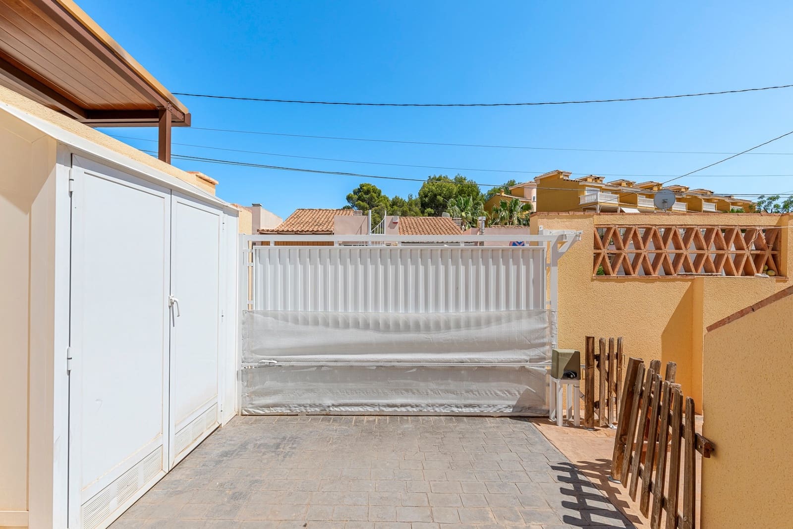 5 bedroom Villa for sale in Alfaz del Pi / L'Alfas del Pi with pool - € 499,000 (Ref: 9419313)