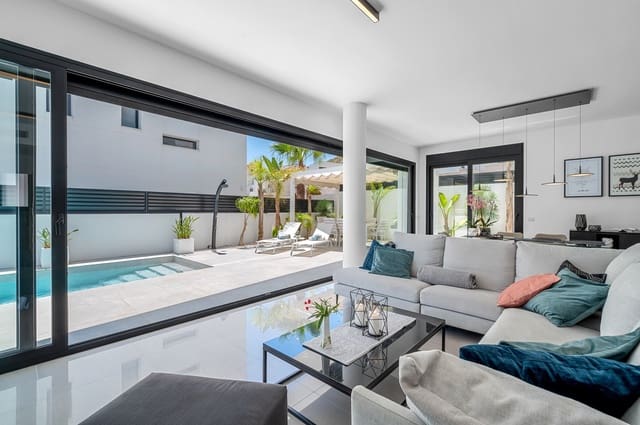 Chalet de 4 habitaciones en Los Secanos, Guardamar del Segura en venta con piscina - 1.390.000 € (Ref: 9419329)