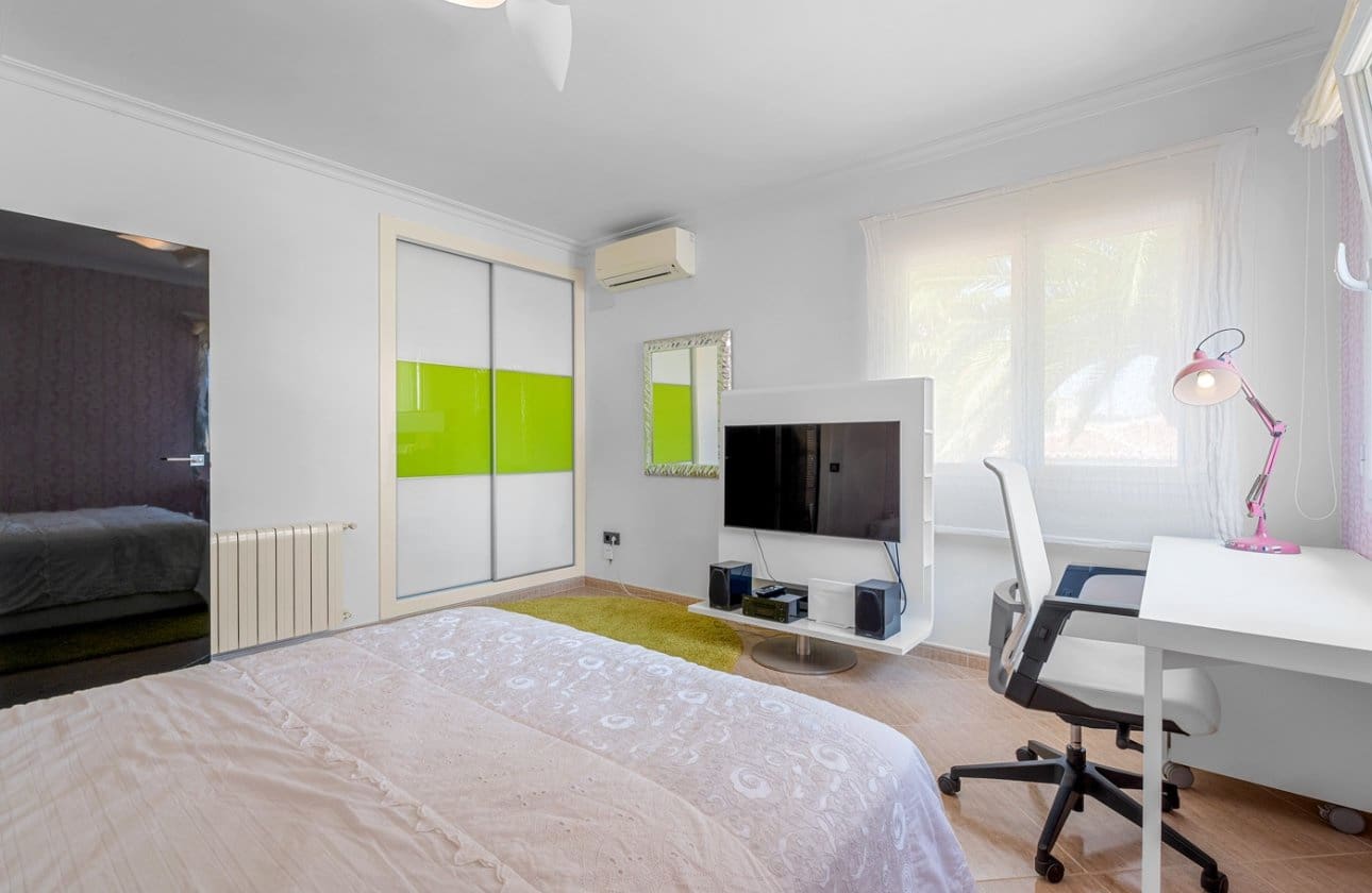 5 makuuhuone Huvila myytävänä paikassa Benissa mukana uima-altaan - 1 690 000 € (Ref: 9419332)