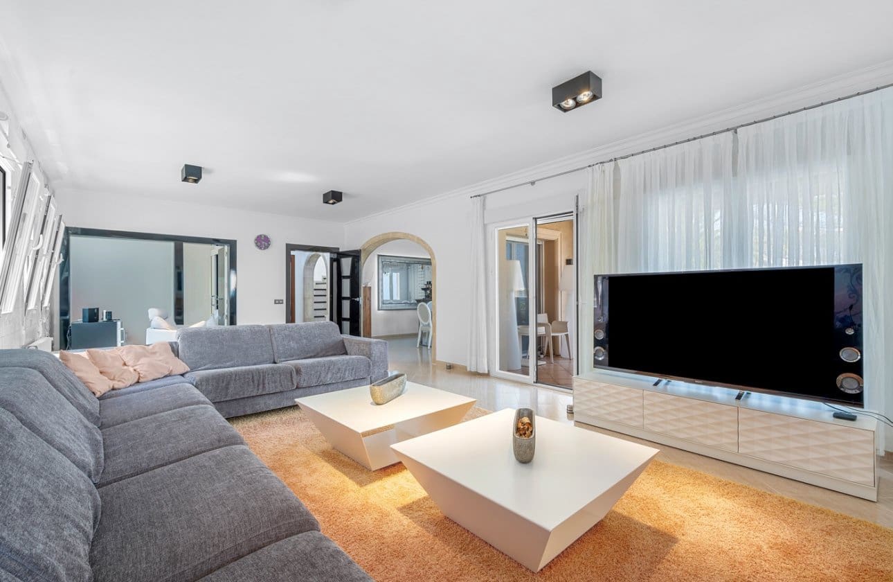 5 makuuhuone Huvila myytävänä paikassa Benissa mukana uima-altaan - 1 690 000 € (Ref: 9419332)