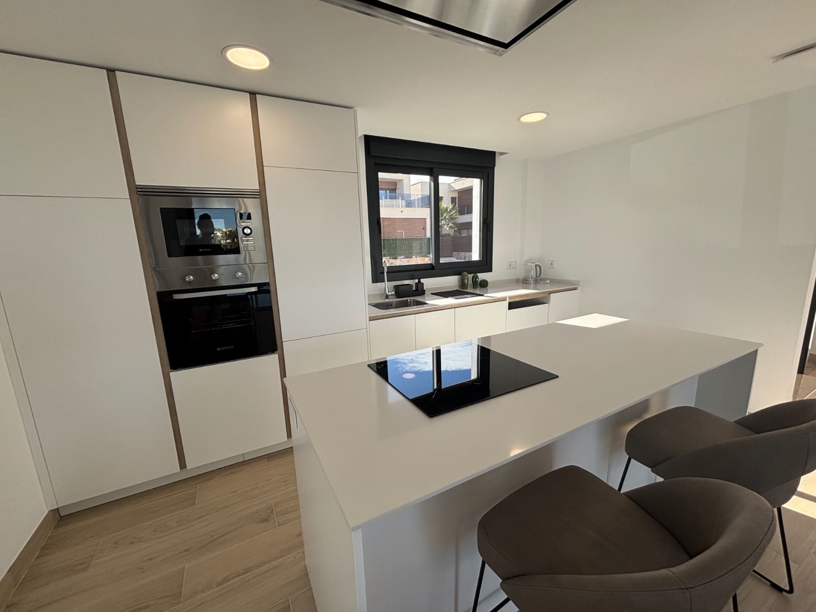 4 makuuhuone Huvila myytävänä paikassa Roda mukana uima-altaan - 629 900 € (Ref: 9419349)