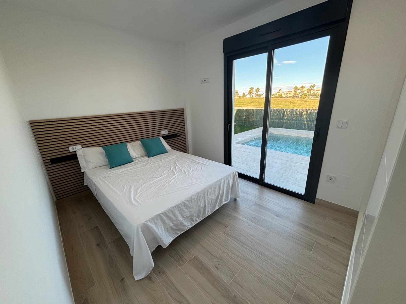 4 makuuhuone Huvila myytävänä paikassa Roda mukana uima-altaan - 629 900 € (Ref: 9419349)