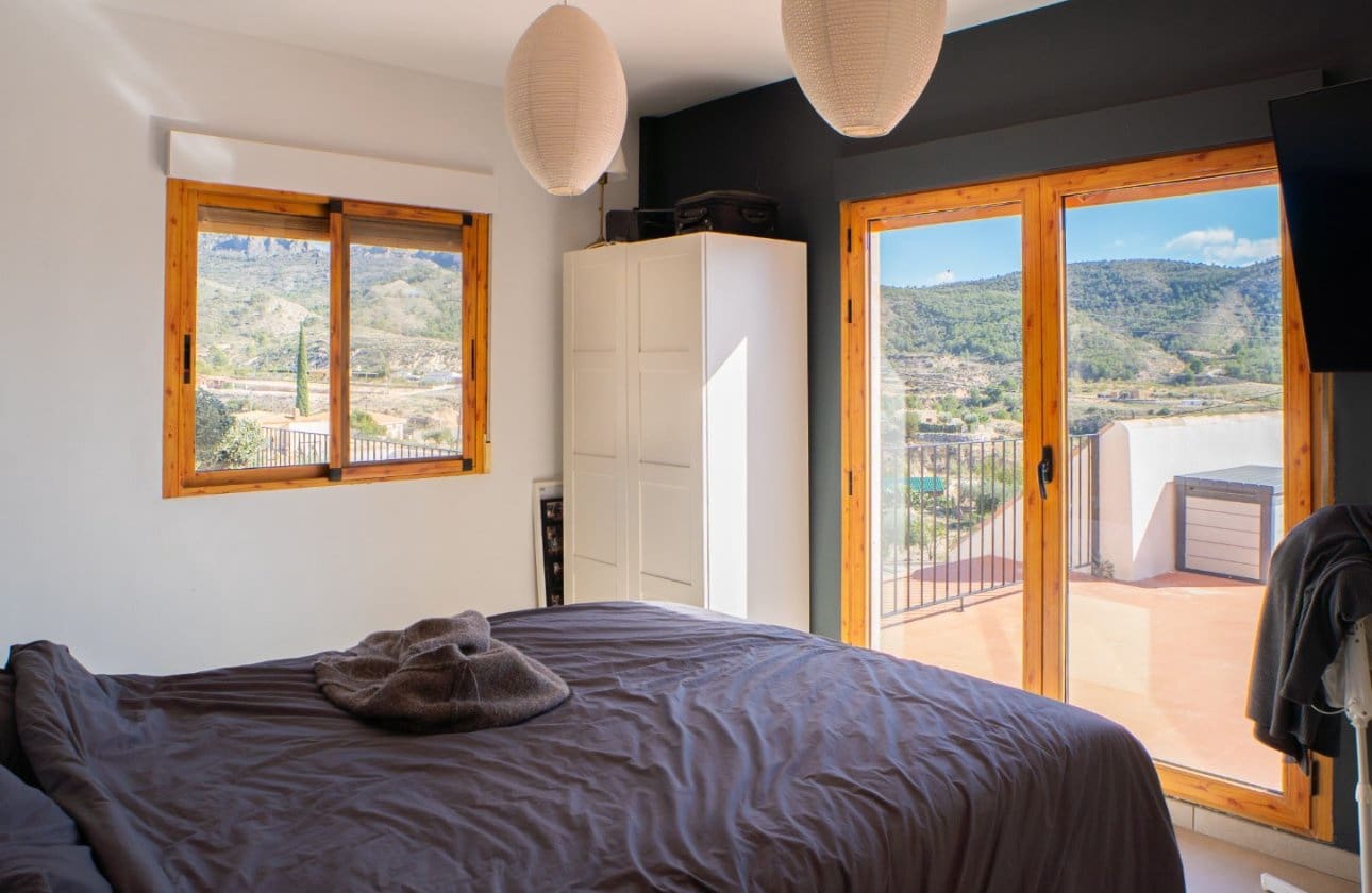 5 bedroom Villa for sale in Las Casicas with pool garage - € 359,000 (Ref: 9453682)