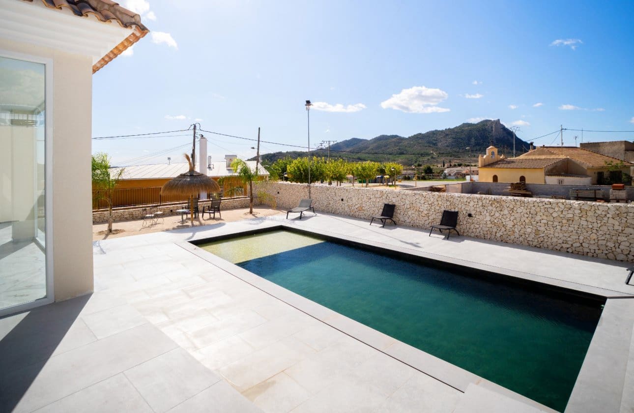 5 bedroom Villa for sale in Las Casicas with pool garage - € 359,000 (Ref: 9453682)