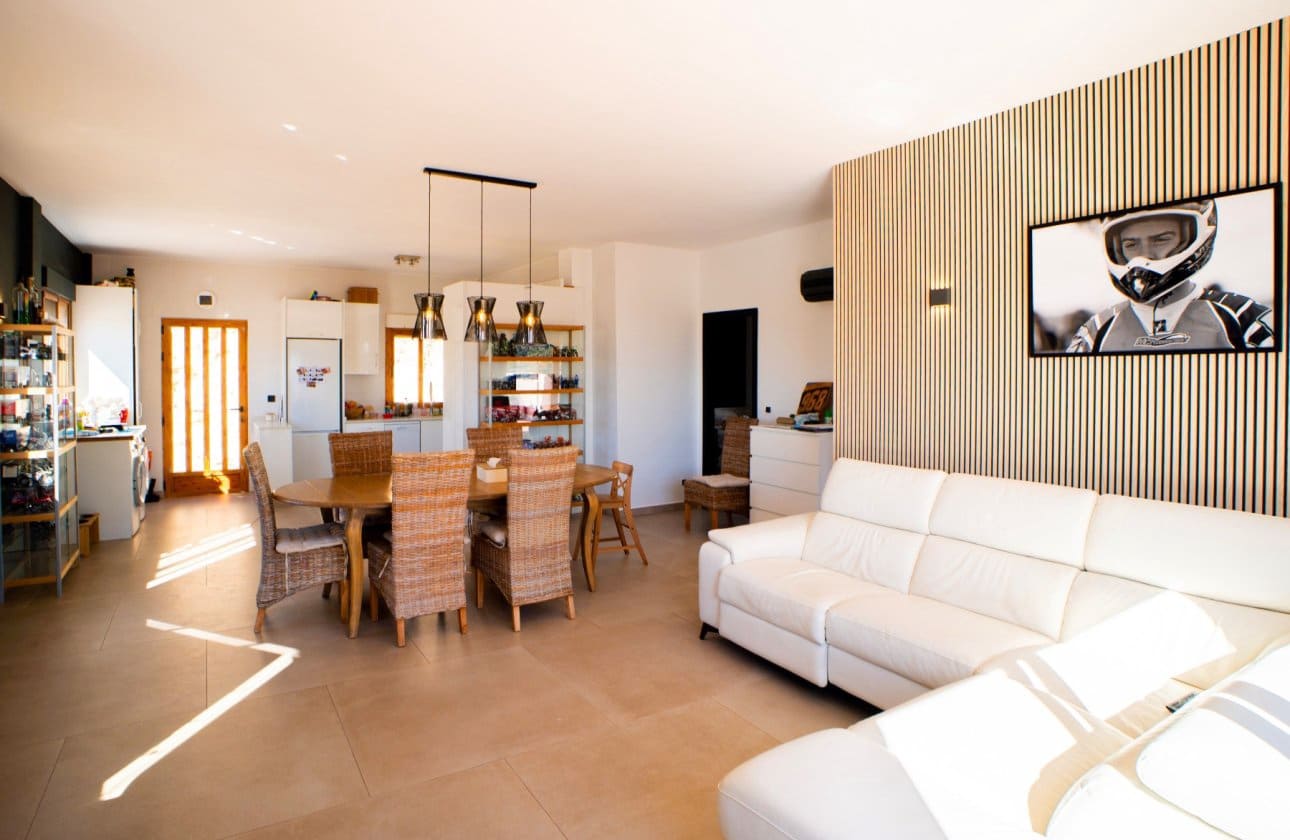 5 bedroom Villa for sale in Las Casicas with pool garage - € 359,000 (Ref: 9453682)