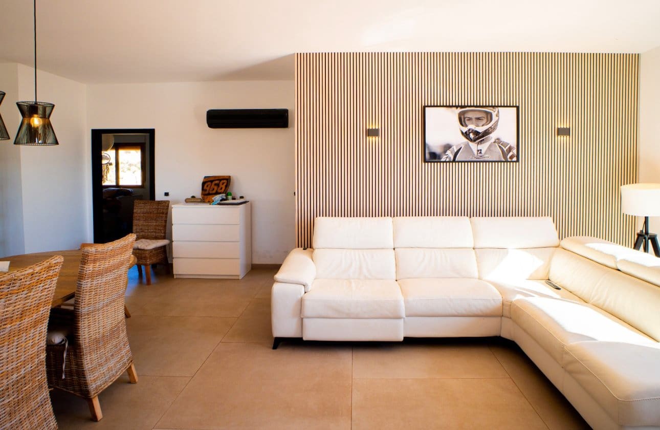 5 bedroom Villa for sale in Las Casicas with pool garage - € 359,000 (Ref: 9453682)