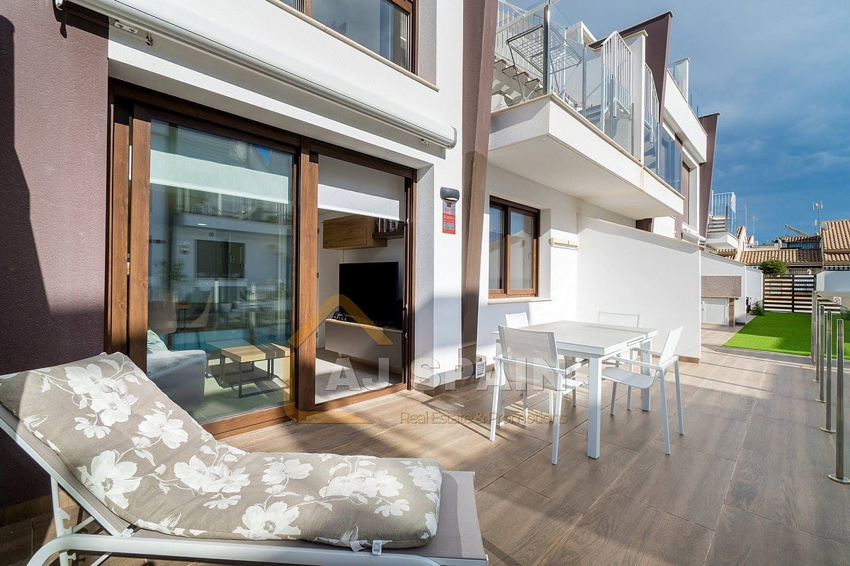 2 makuuhuone Huoneisto myytävänä paikassa San Pedro del Pinatar mukana uima-altaan - 259 000 € (Ref: 9544579)