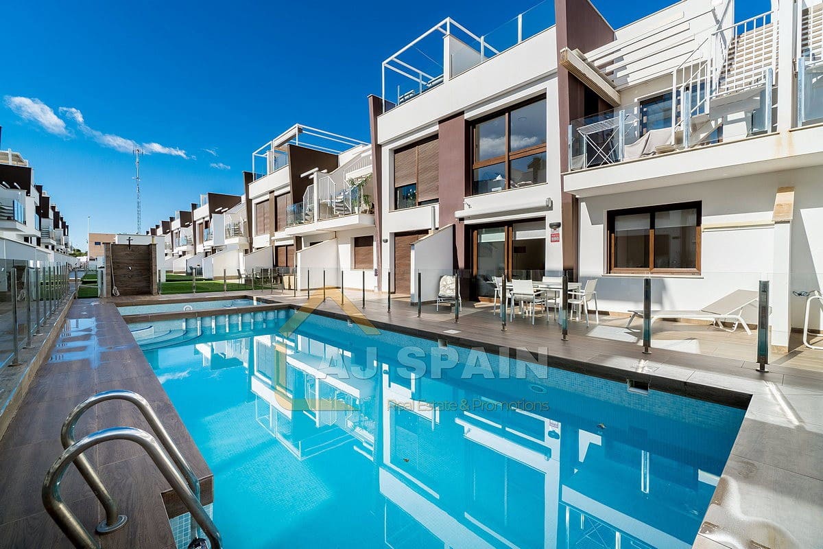 2 makuuhuone Huoneisto myytävänä paikassa San Pedro del Pinatar mukana uima-altaan - 259 000 € (Ref: 9544579)