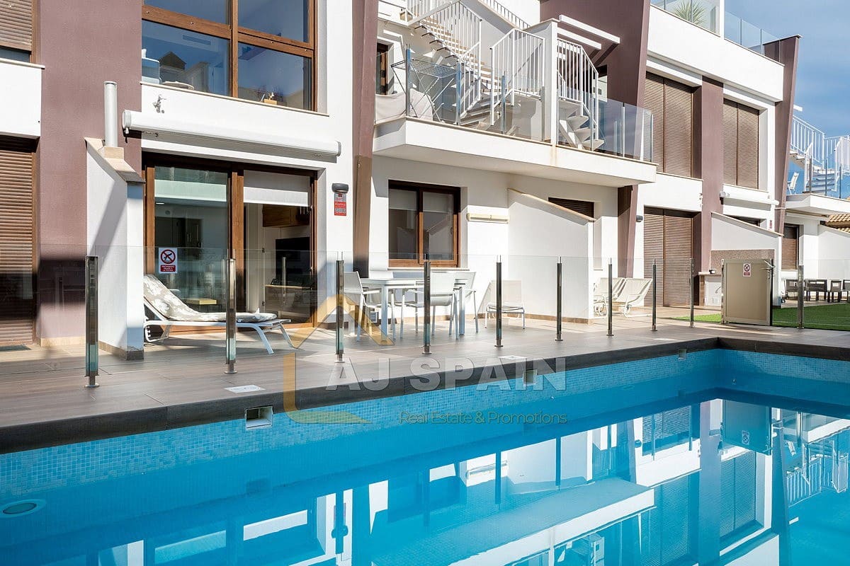 2 makuuhuone Huoneisto myytävänä paikassa San Pedro del Pinatar mukana uima-altaan - 259 000 € (Ref: 9544579)