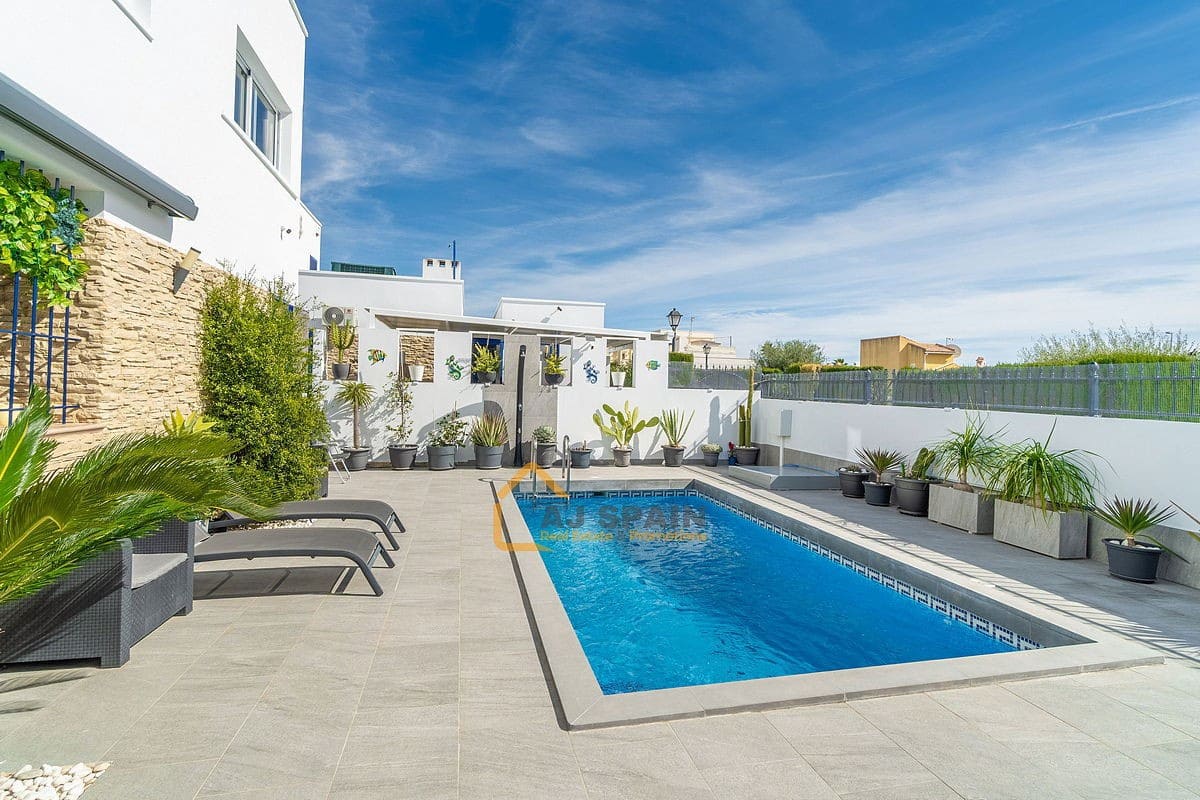 3 makuuhuone Huvila myytävänä paikassa Fortuna mukana uima-altaan - 314 000 € (Ref: 9643631)