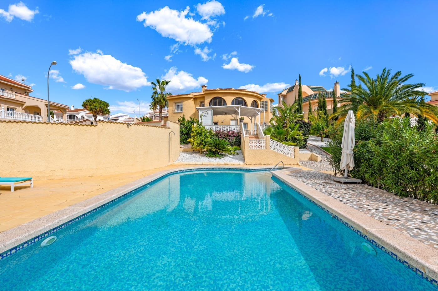 5 bedroom Villa for sale in Ciudad Quesada with pool - € 639,000 (Ref: 9670020)