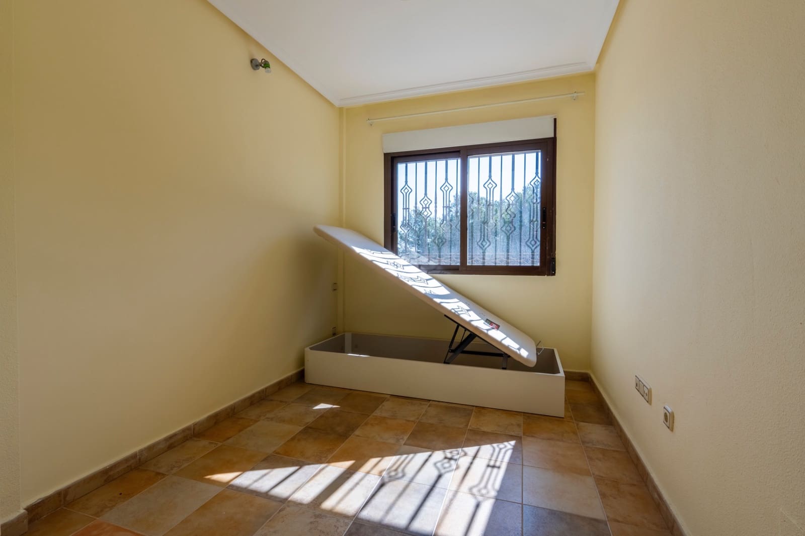 6 Zimmer Villa zu verkaufen in Villamartin mit Pool - 365.000 € (Ref: 9690084)