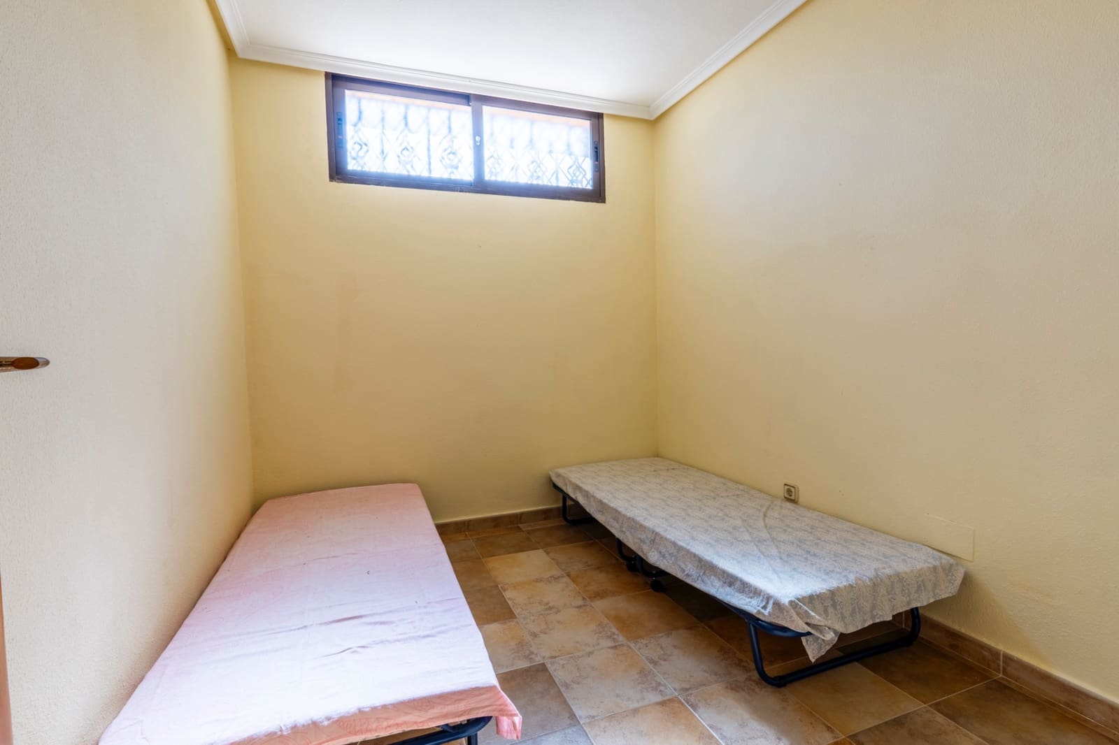 6 Zimmer Villa zu verkaufen in Villamartin mit Pool - 365.000 € (Ref: 9690084)