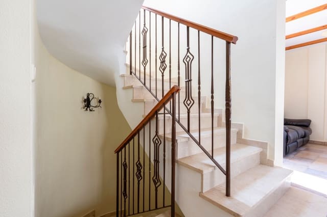 6 makuuhuone Huvila myytävänä paikassa Villamartin, Orihuela mukana uima-altaan - 365 000 € (Ref: 9690084)