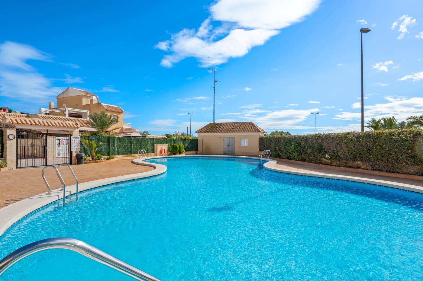 Pareado de 3 habitaciones en Ciudad Quesada en venta con piscina - 269.000 € (Ref: 9726399)