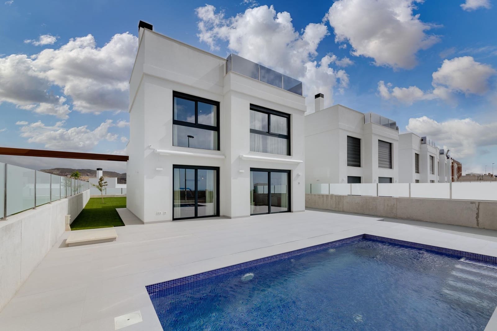 Chalet de 3 habitaciones en Muchamiel / Mutxamel en venta con piscina - 450.000 € (Ref: 9811285)