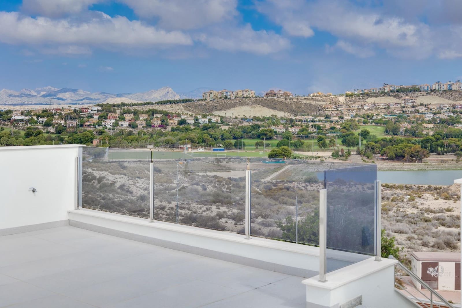 Chalet de 3 habitaciones en Muchamiel / Mutxamel en venta con piscina - 450.000 € (Ref: 9811285)