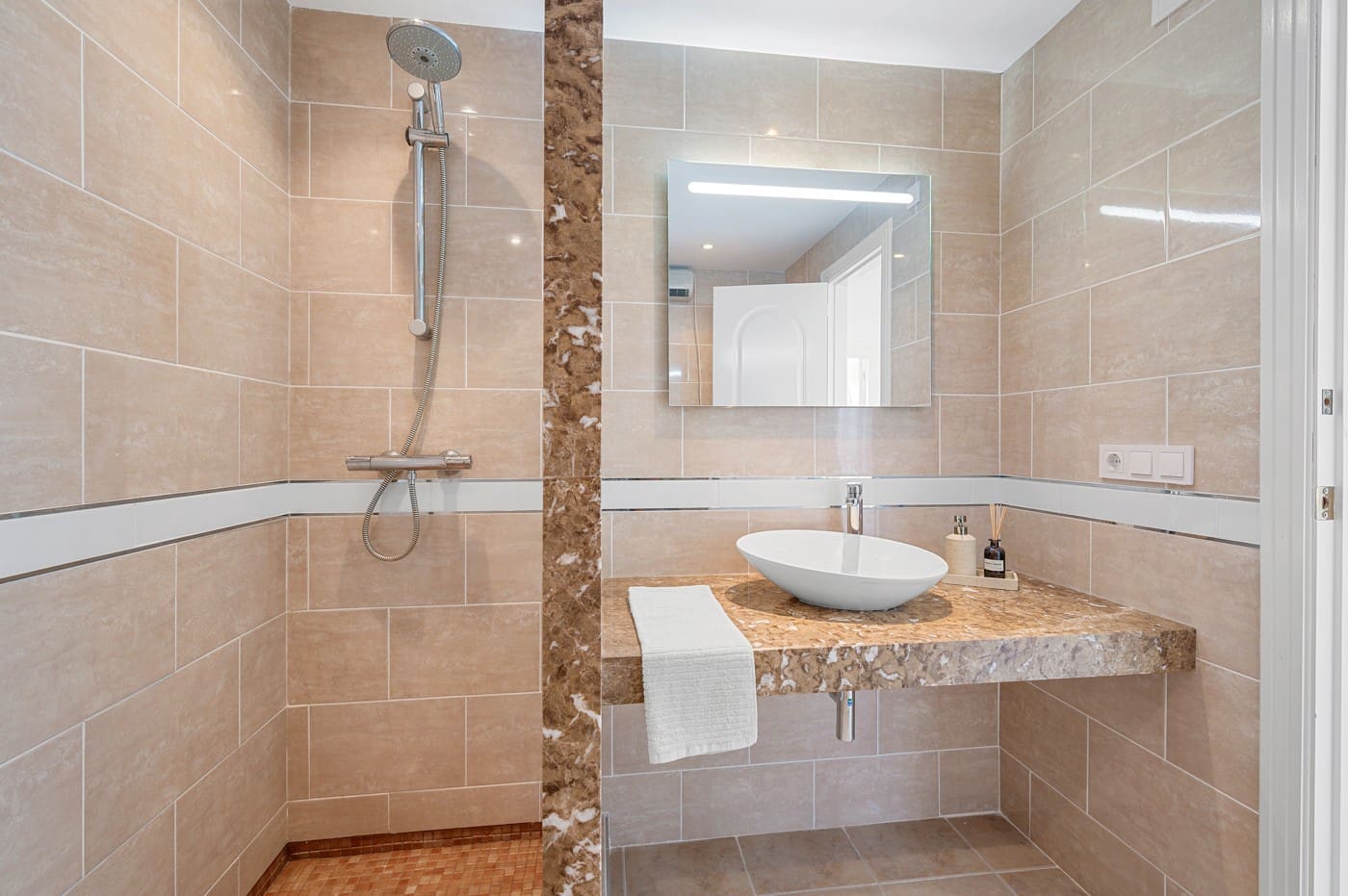 3 makuuhuone Paritalo myytävänä paikassa Ciudad Quesada mukana uima-altaan - 269 000 € (Ref: 9916467)