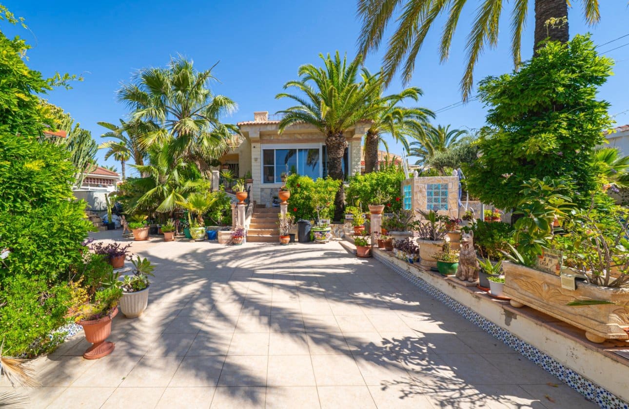 3 sovrum Villa till salu i Ciudad Quesada med pool - 550 000 € (Ref: 9928764)