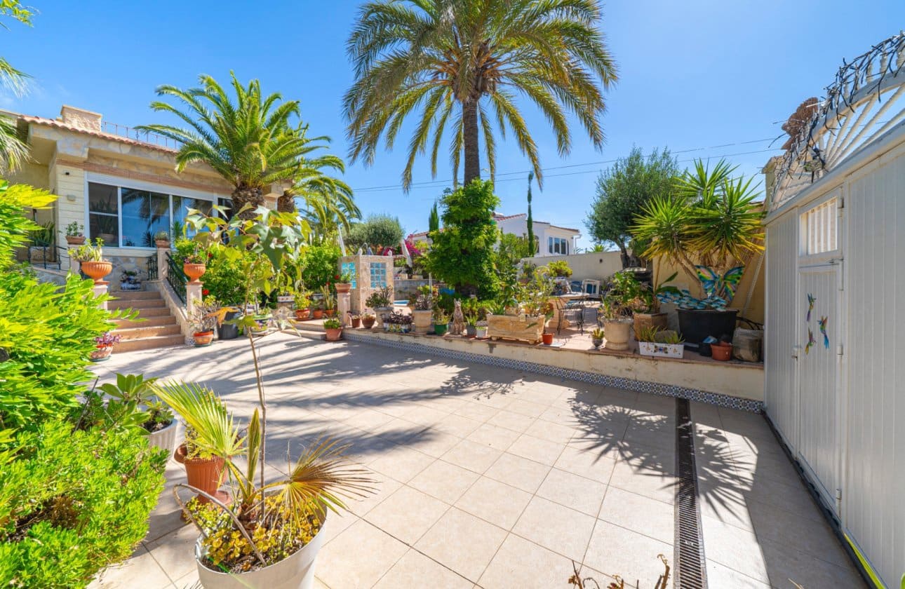 3 sovrum Villa till salu i Ciudad Quesada med pool - 550 000 € (Ref: 9928764)