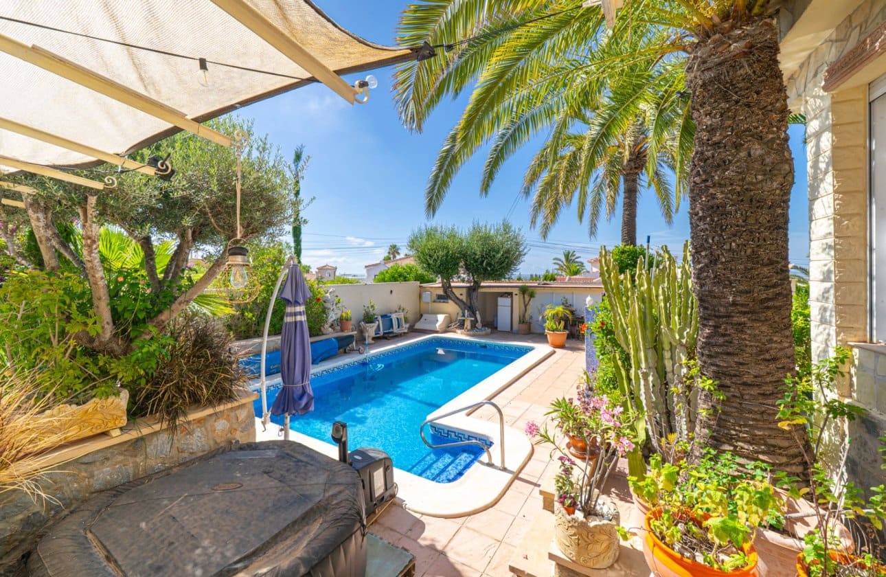 3 sovrum Villa till salu i Ciudad Quesada med pool - 550 000 € (Ref: 9928764)