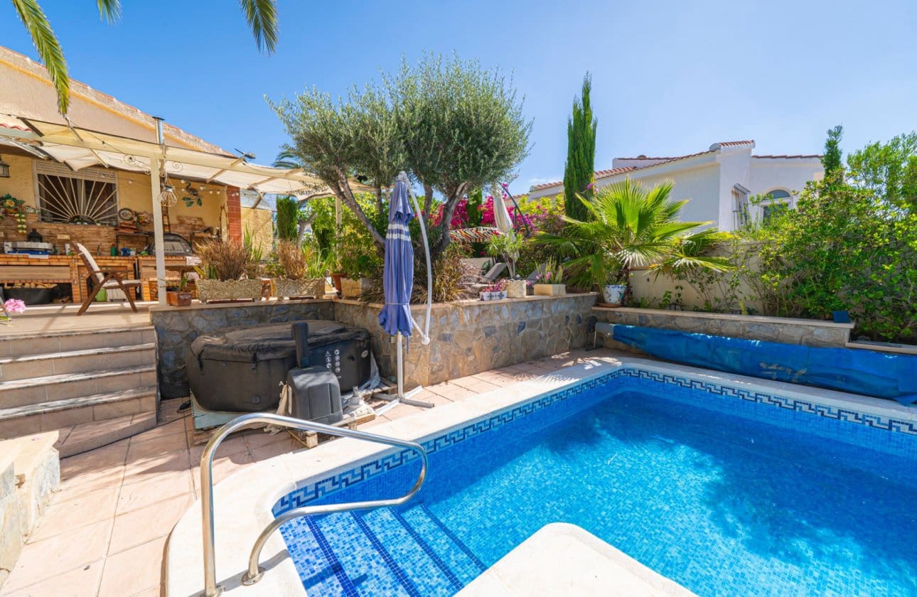 3 sovrum Villa till salu i Ciudad Quesada med pool - 550 000 € (Ref: 9928764)