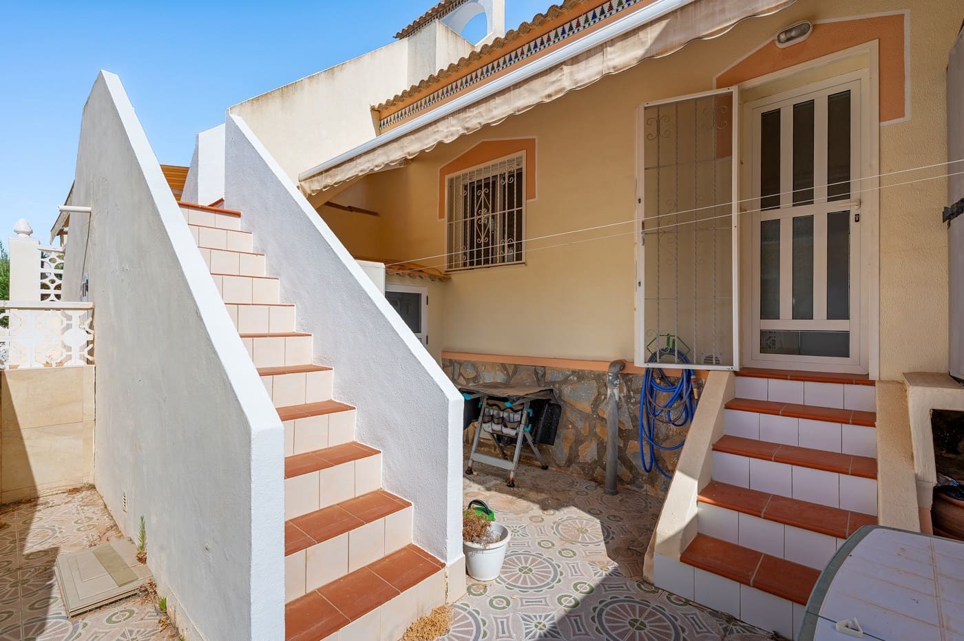 2 soverom Kjedet enebolig til salgs i Ciudad Quesada med svømmebasseng - € 185 000 (Ref: 9969237)