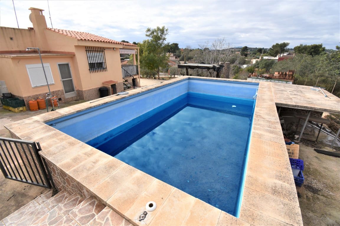 3 bedroom Villa for sale in Montserrat with pool garage - € 220,000 (Ref: 7369645)