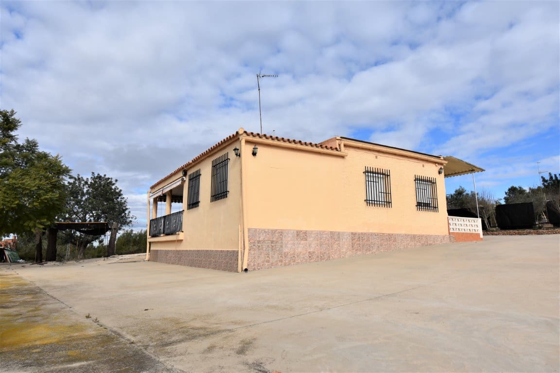 3 bedroom Villa for sale in Montserrat with pool garage - € 220,000 (Ref: 7369645)