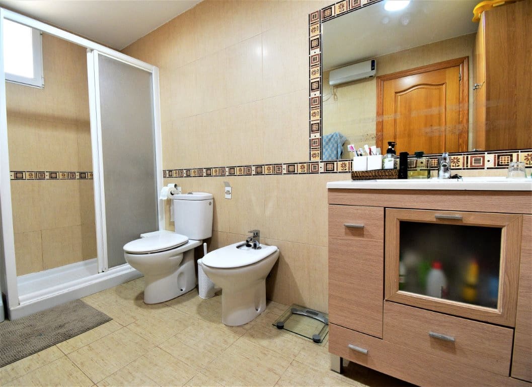 3 bedroom Villa for sale in Montserrat with pool garage - € 220,000 (Ref: 7369645)